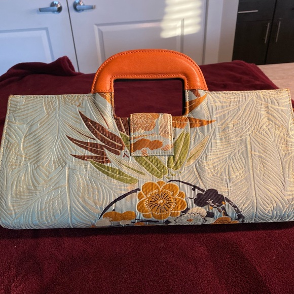 Signed Vintage clutch. Gently loved - Picture 3 of 8